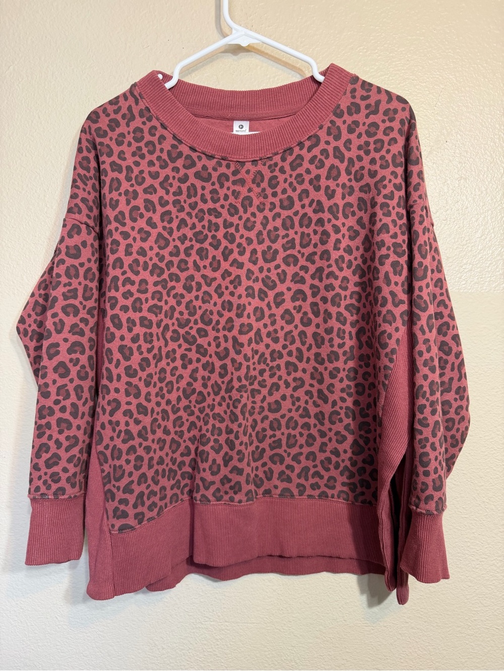 90 Degree By Reflex Dusty Rose Leopard print Crewneck Pullover